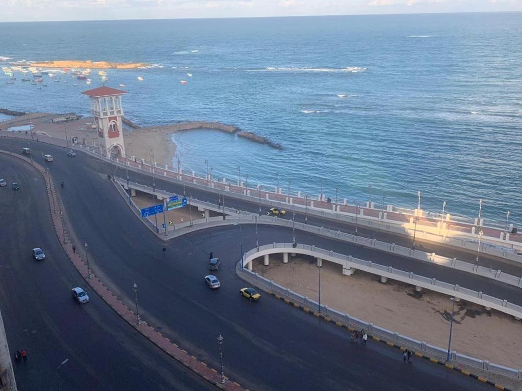 Panoramic Sea View Zamzm Flat Miami Family شقة فندقية زمزم بانورما بشاطئ ميامي - الاسكندرية صف اول مباشر علي بحر - عائلات فقط 알렉산드리아 외부 사진